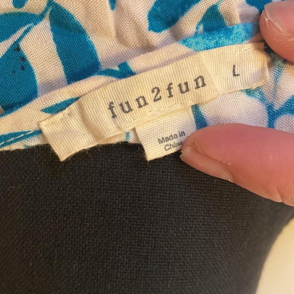 💖 2/$25 Fun2Fun Teal Leaf Print Blouse - Picture 4 of 4